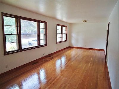 2nd image of 1104 Retlaw St NW