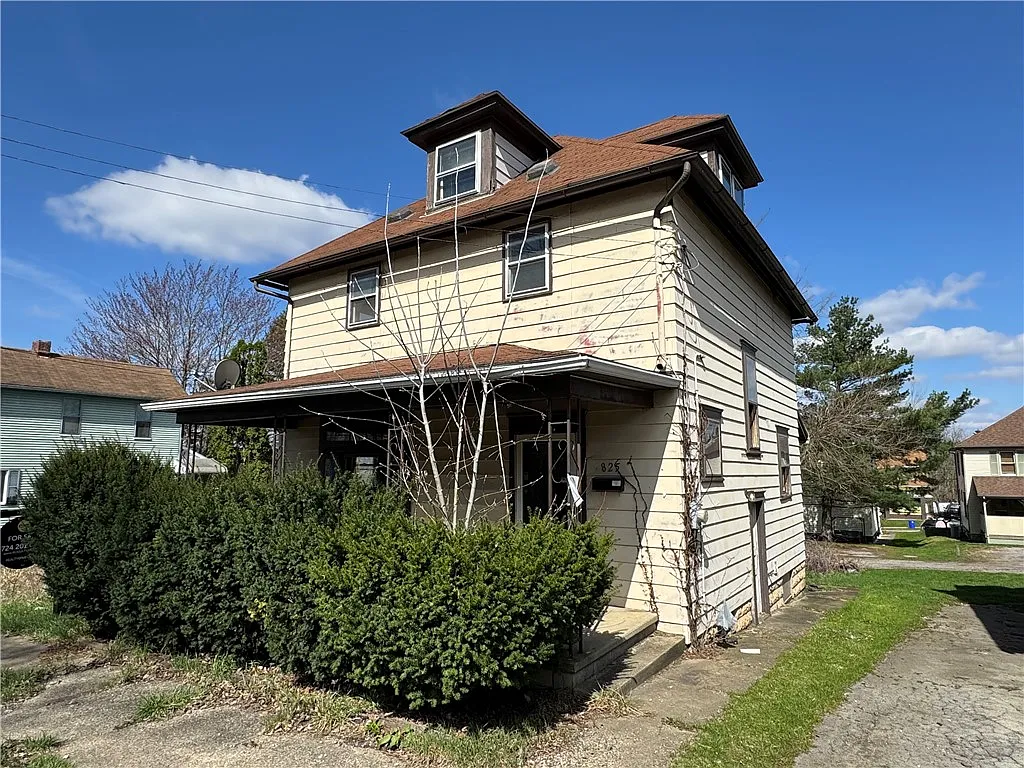 825 Morton St photo 1