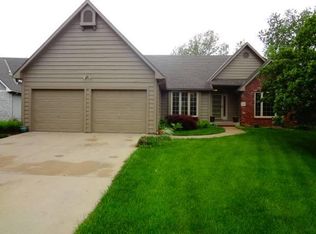 1049 Moundridge Dr, Lawrence, KS 66049