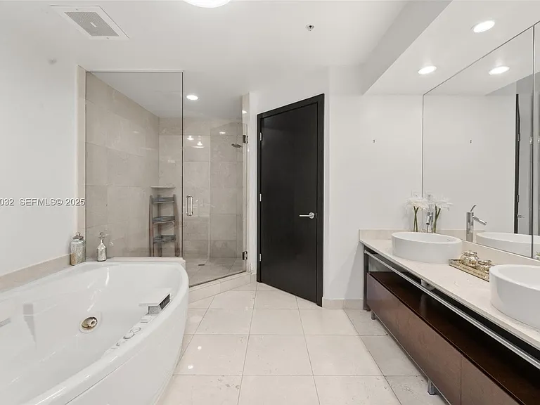 16275 Collins Ave #2202 — Photo 5