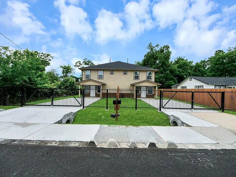 2430 Dolly Wright St #B — Photo 2