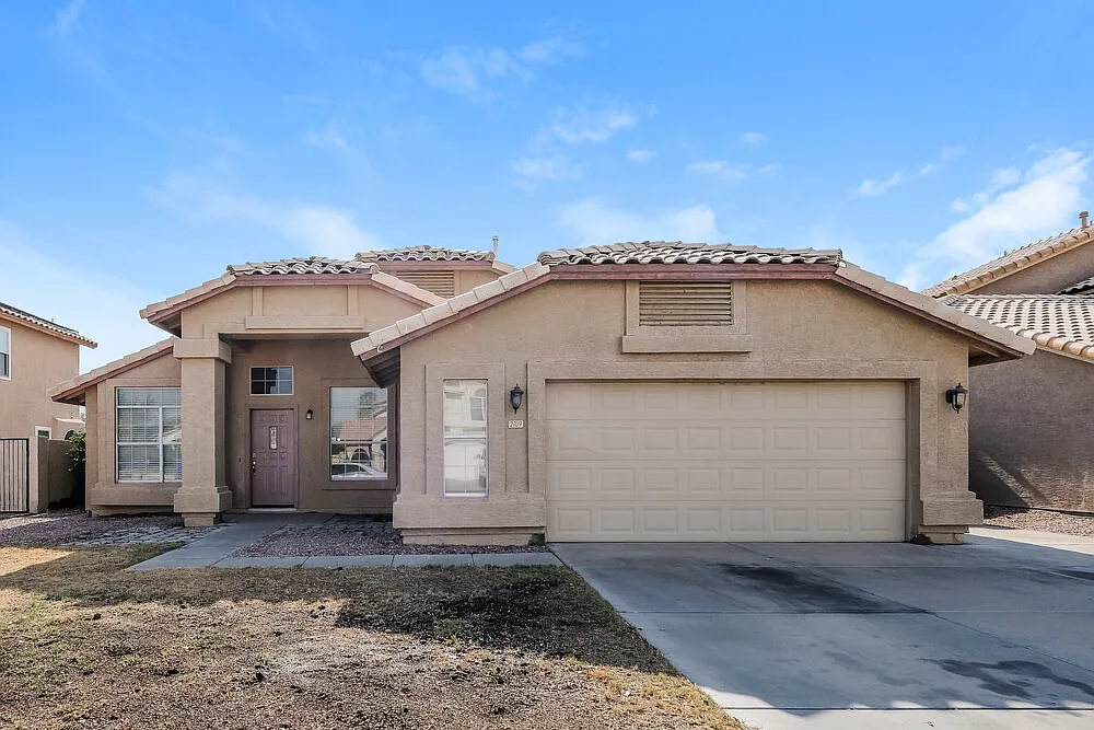 4 bed, 2.0 bath, 1899 sqft, $2,185 — Photo 1