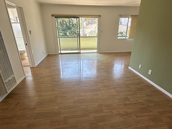 2nd image of 1133 Lincoln Blvd APT 5
