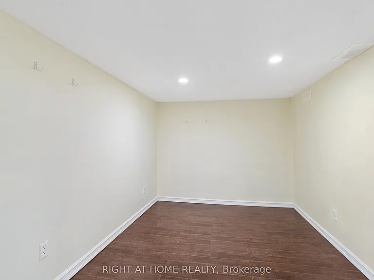 754 Hedgerow Pl — Photo 42