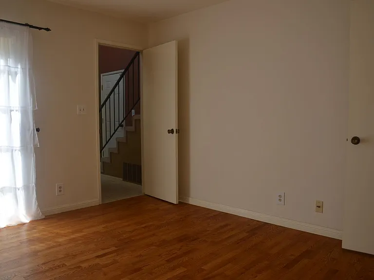 1247 Henderson Ave — Photo 12