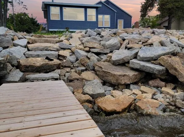 N1420 Shore Dr, Marinette, WI 54143