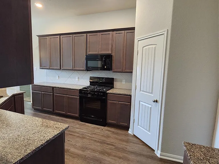 11318 Cora Ln — Photo 4