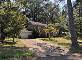 1720 Forrest Hill Dr, Columbus, MS 39701