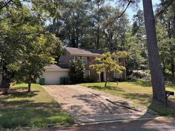 1720 Forrest Hill Dr, Columbus, MS 39701