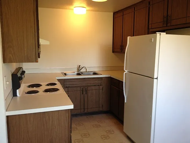 The Oaks Apartments (440 SE Barrington Dr) — Photo 4