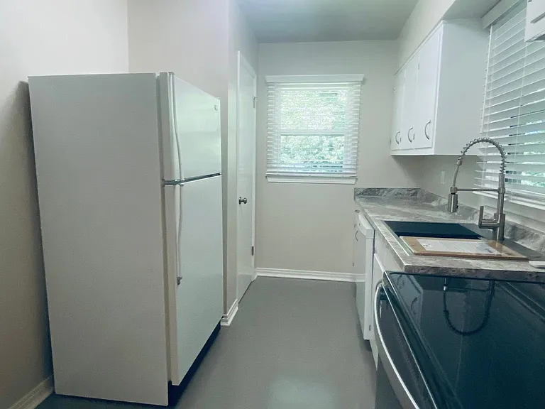 214 Glen Oaks Rd — Photo 8