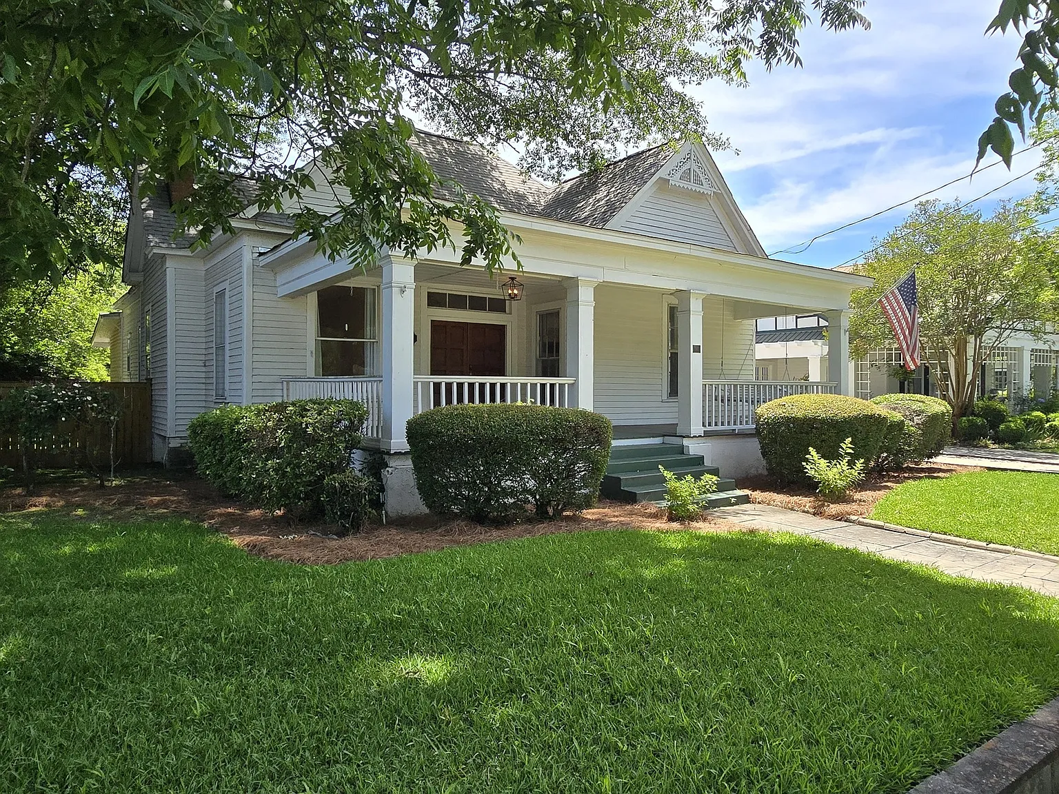 5 bed, 2.5 bath, 3001 sqft, $2,350 — Photo 2