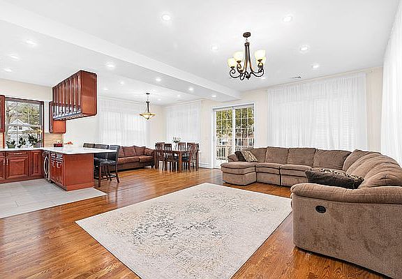 2nd image of 6024 Huxley Ave #2
