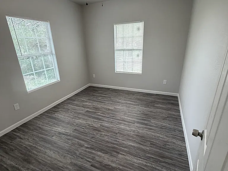 1623 W Ashby Pl — Photo 33