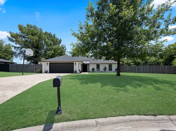 1307 Linda Ct, Cleburne, TX 76033