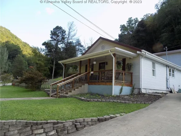 332 Walnut St, East Bank, WV 25067