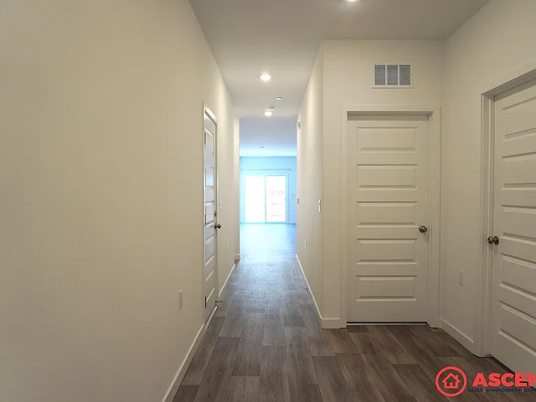 8206 Wandesford Dr — Photo 3