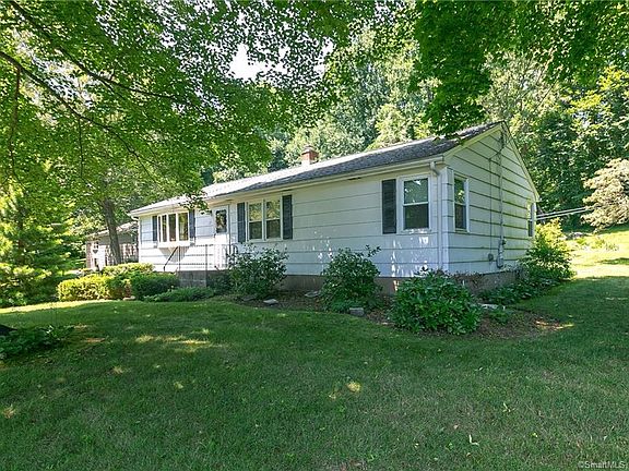 3rd image of 27 Christine Dr