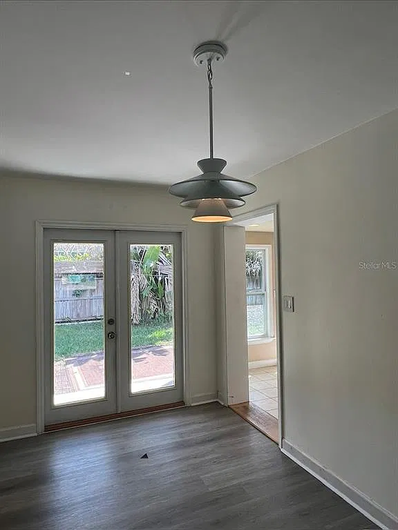 3 bed, 2.0 bath, 1364 sqft, $2,900 — Photo 2