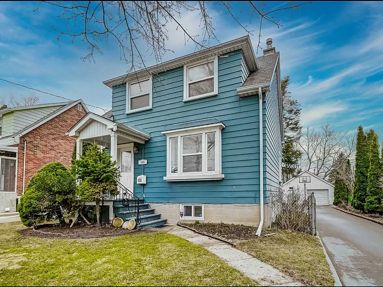 105 Sandown Ave #BASEMENT — Photo 1