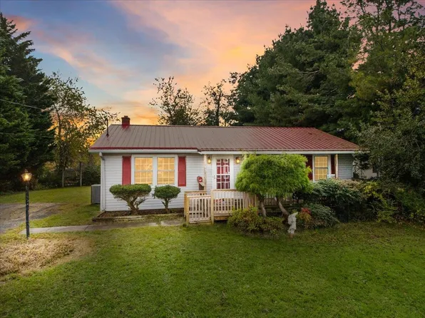 1363 Dow St, Christiansburg, VA 24073
