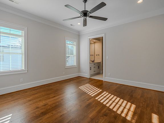 3rd image of 205 Pine St