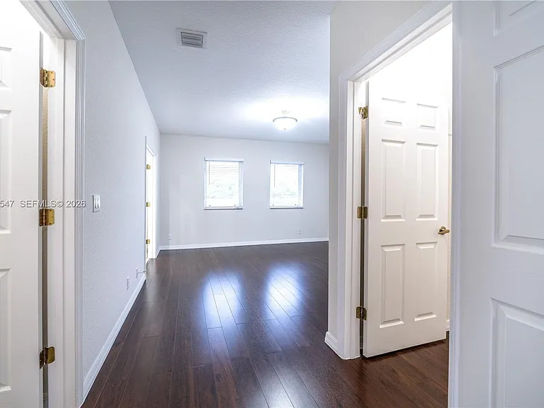 5327 SW 40th Ave — Photo 12