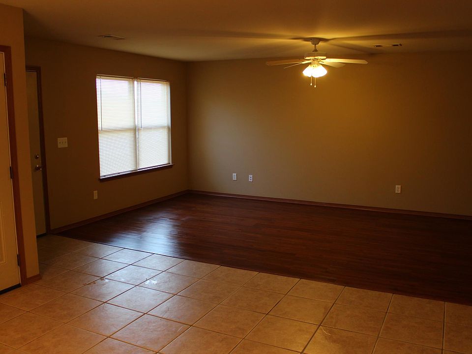 2nd image of 209 E Asher Ct
