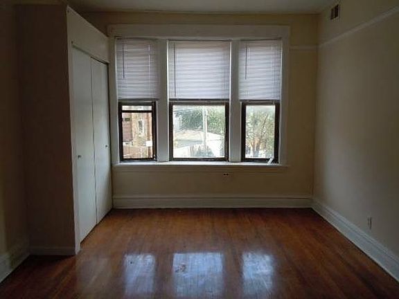 4th image of 2046 N California Ave APT 3