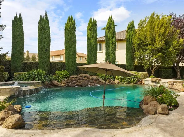 890 Poppy Ct, Oakdale, CA 95361