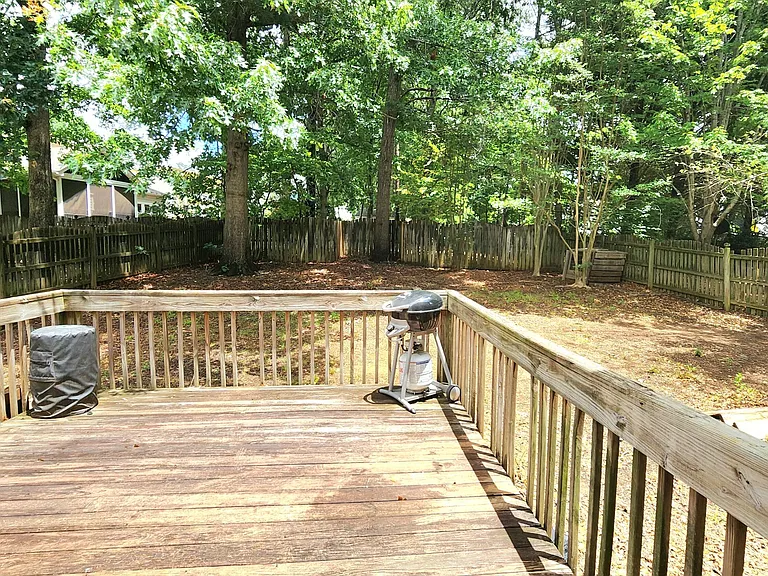 9017 Erinsbrook Dr — Photo 7