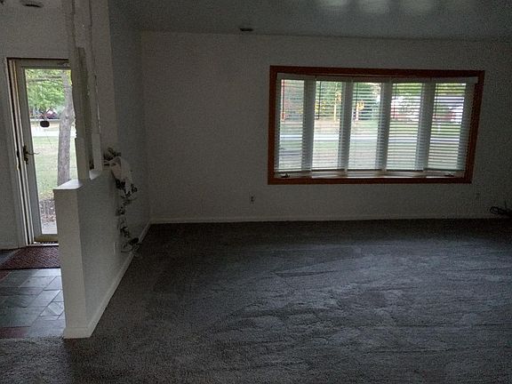 5th image of 25235 Strawberry Ln