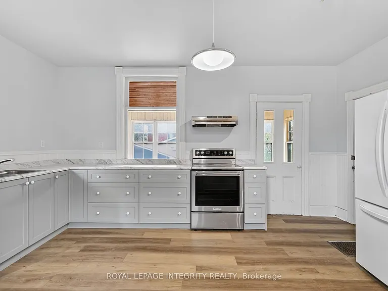 56 Grosvenor Ave — Photo 14