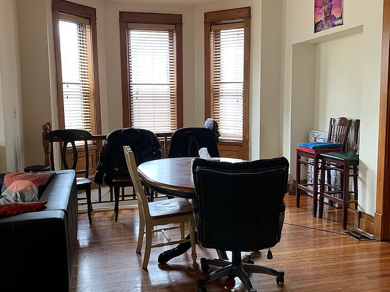 1358 W Barry Ave #1 — Photo 3