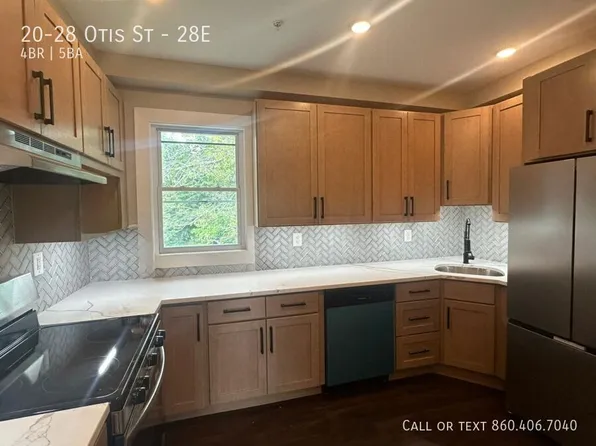 20-28 Otis St, Manchester, CT