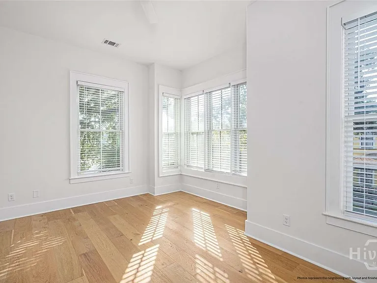 218 W 43rd St — Photo 16