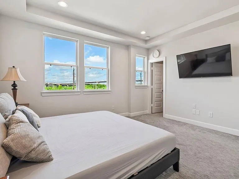 316 Jensen Dr — Photo 25