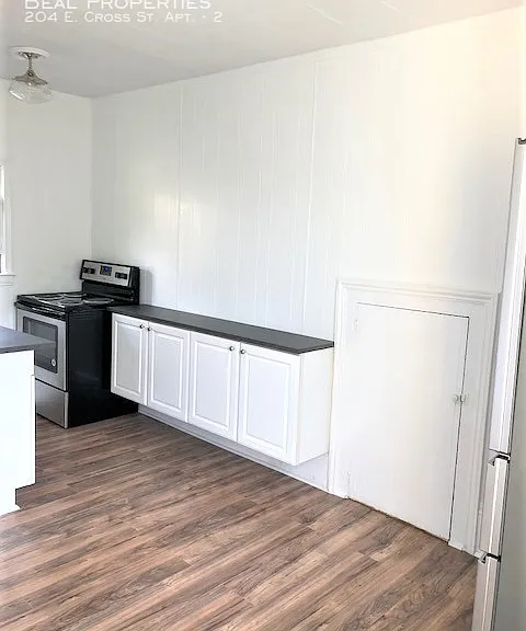 204 E Cross St #2 — Photo 4
