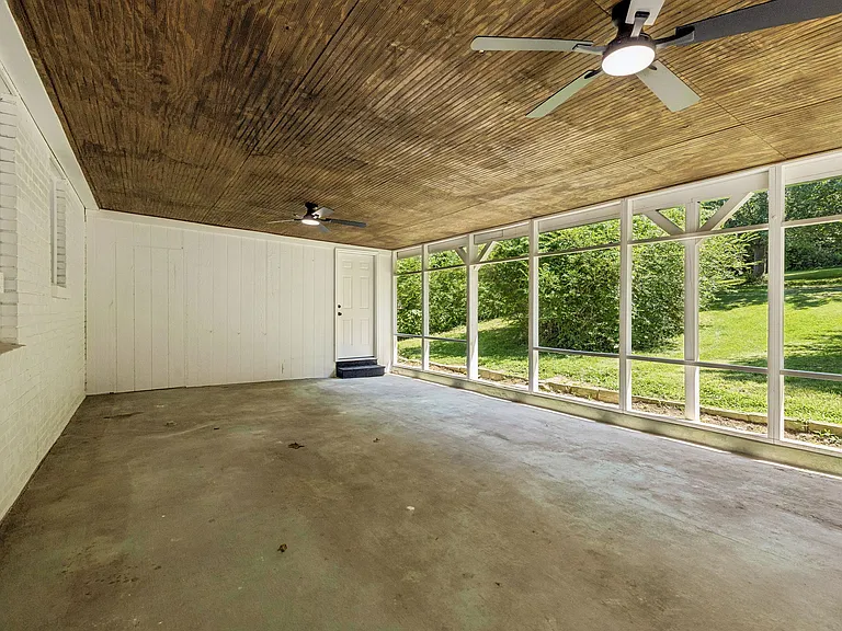 2208 Larimore Dr — Photo 12