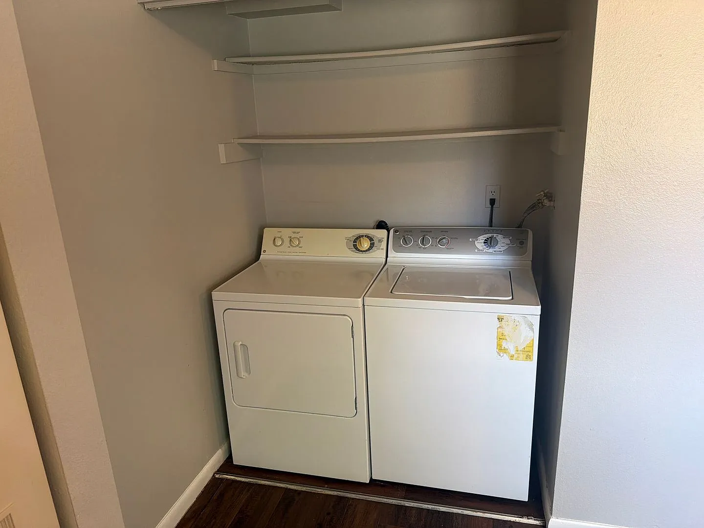 Pikes Pike #4469 | 1 Month Free - 2 Bed / 1 Bath Apartment With Private Entry & W/D In Unit! — Photo 4