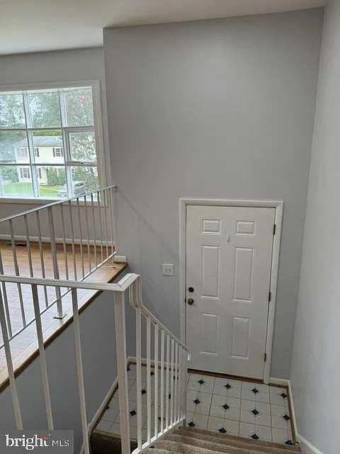 4 bed, 2.0 bath, 1972 sqft, $2,400 — Photo 2