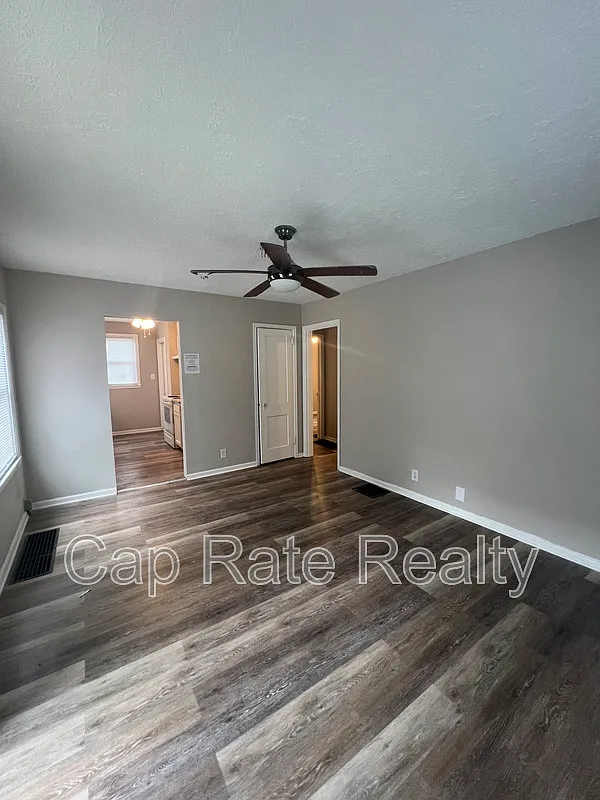 2 bed, 1.0 bath, 1000 sqft, $1,250 — Photo 4