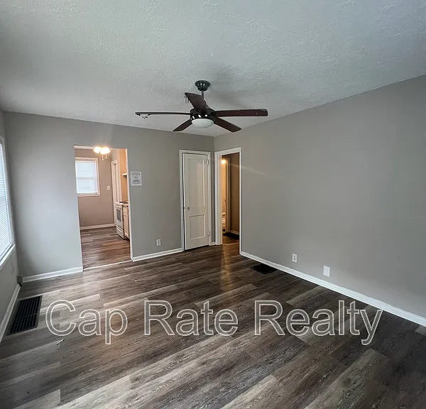 2769 McGuffey Rd — Photo 4
