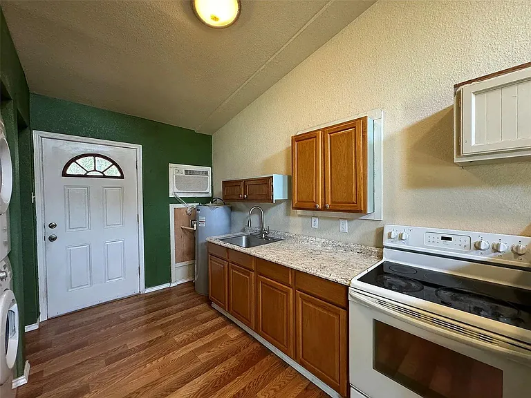 1108 W McCarty Ln #C — Photo 5