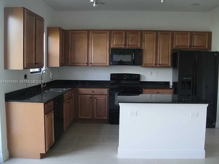 655 NE 193rd St — Photo 2