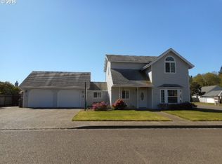 2895 14th St, North Bend, OR 97459
