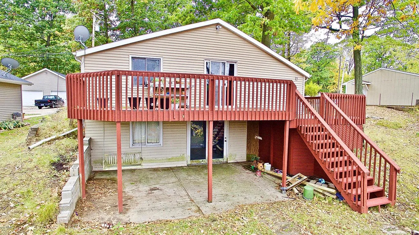 12433 Cabin Dr NE photo 1