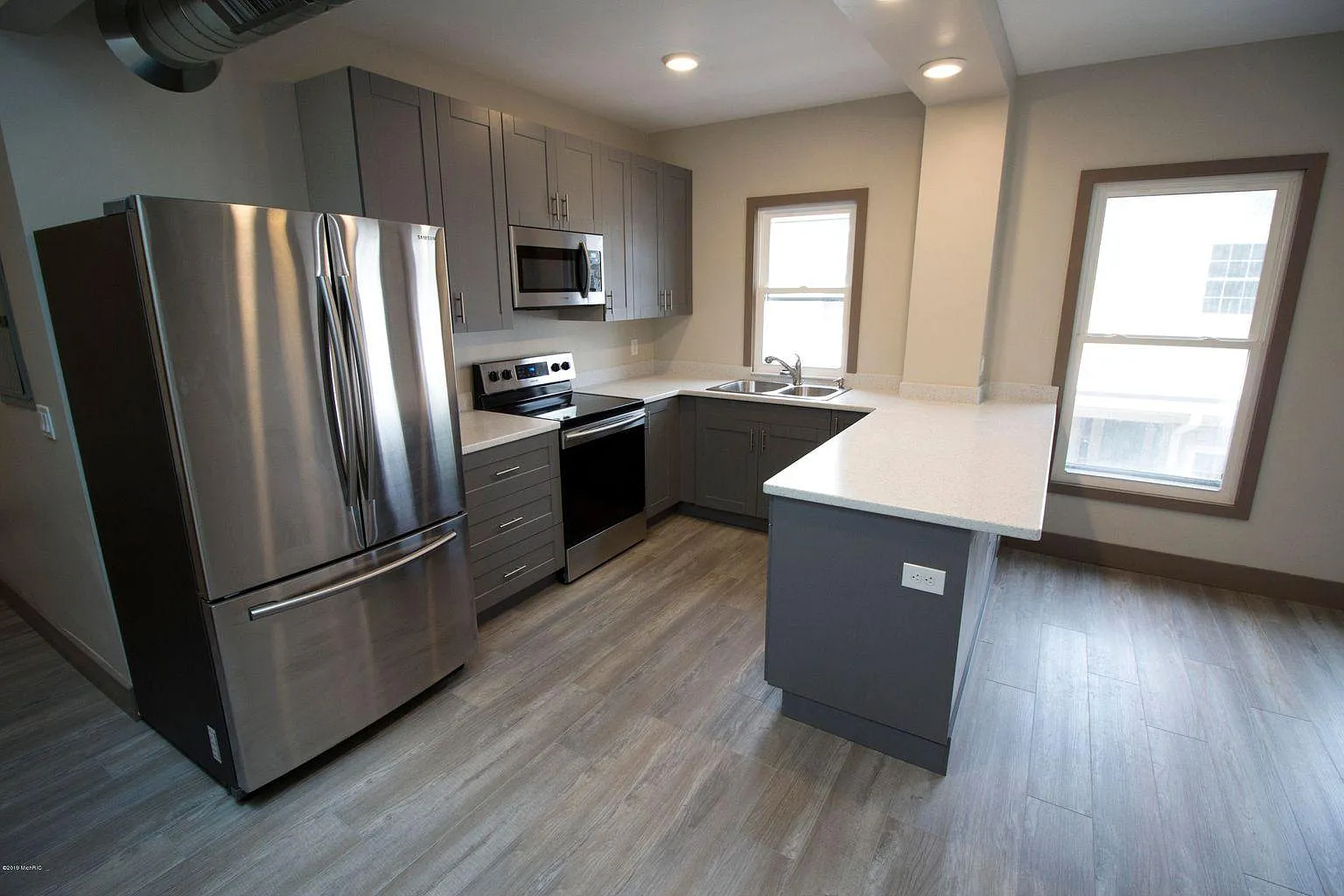 1 bed, 900 sqft, $1,350 — Photo 1