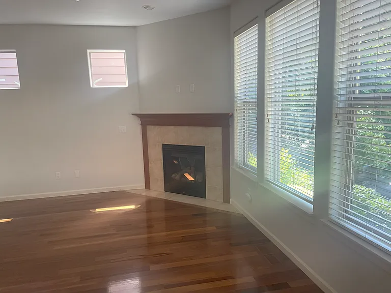880 SW Mozart Ter — Photo 8