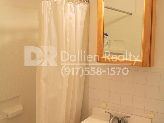 3rd image of 3142 Kings Hwy #1